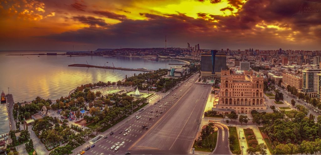 Αζερμπαϊτζάν: Πώς βγάζει δισεκατομμυρία, διατηρώντας τους περιορισμούς της πανδημίας