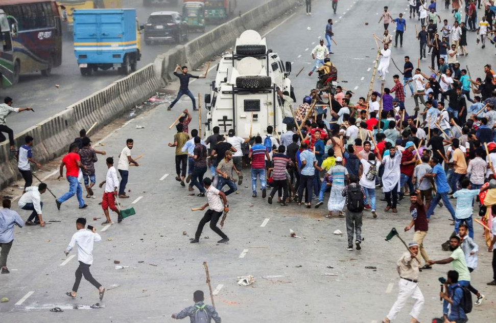 Μπανγκλαντές: Συγκρούσεις αστυνομικών με διαδηλωτές - Ζητούν παραίτηση της πρωθυπουργού