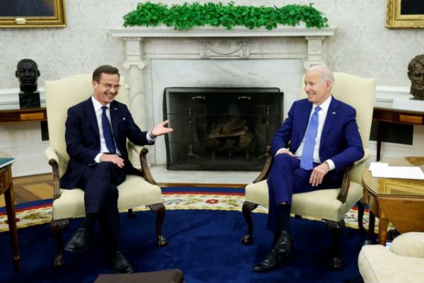 Μπάιντεν: Περιμένει με «ανυπομονησία» την ένταξη της Σουηδίας στο ΝΑΤΟ και την άδεια… της Τουρκίας