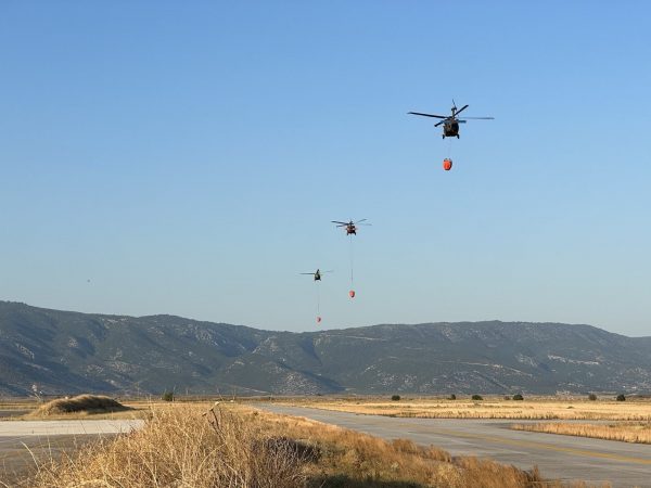 Φωτιά στη Μαγνησία: Τρία αμερικάνικα Blackhawk συνέδραμαν – Οι ελληνικές ευχαριστίες