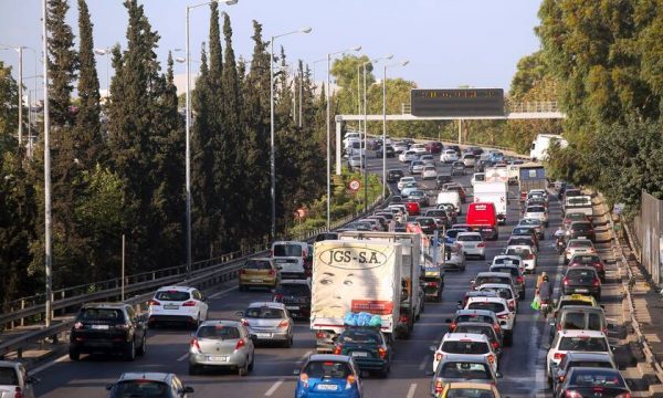Κηφισός: Κρέατα από φορτηγό έπεσαν στον δρόμο – Στο «κόκκινο» η κίνηση