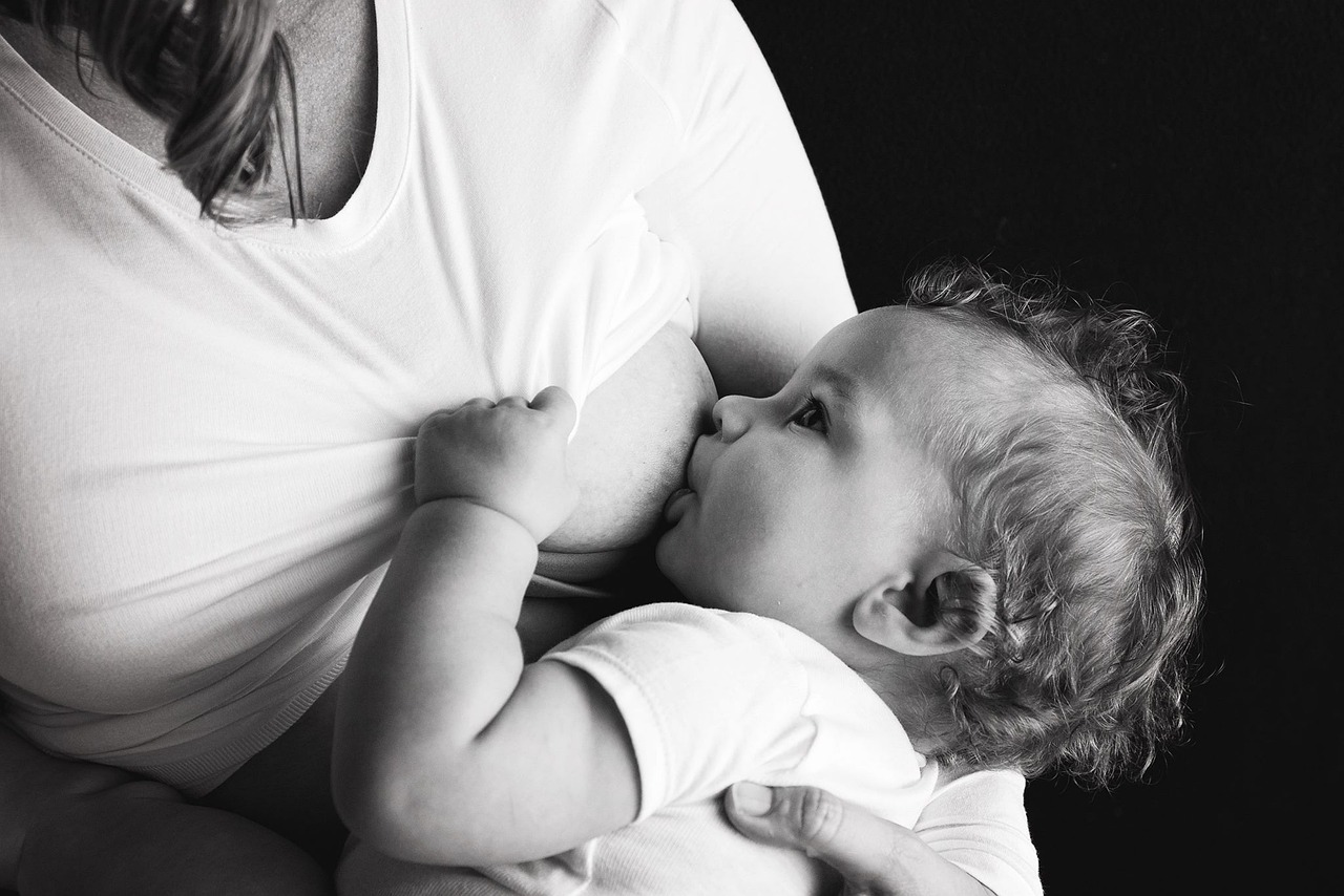 Θηλασμός: Ένα μοναδικό σύνολο αντισωμάτων μεταφέρονται στο μωρό μέσα από το μητρικό γάλα