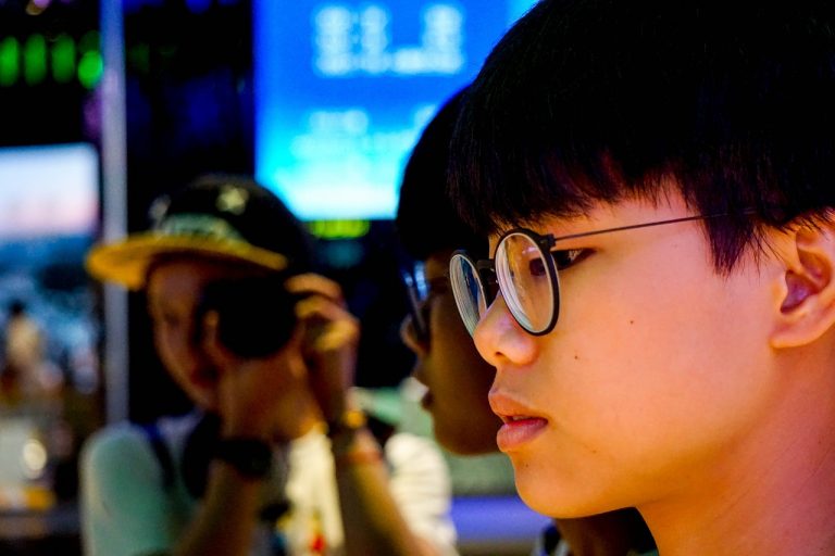 Αυξάνονται οι αυτοκτονίες ανάμεσα στους νέους της Κίνας – Ποιος ο ρόλος της εκπαίδευσης