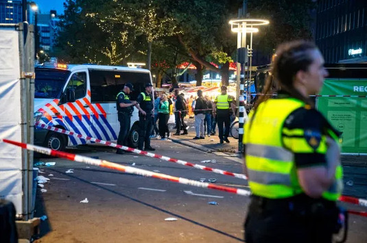 Ολλανδία: Πυροβολισμοί σε καλοκαιρινό καρναβάλι στο Ρότερνταμ – Τρεις τραυματίες