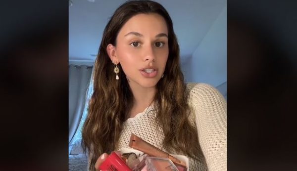 Η αντι-ινφλουένσερ που σας λέει τι να μην αγοράσετε