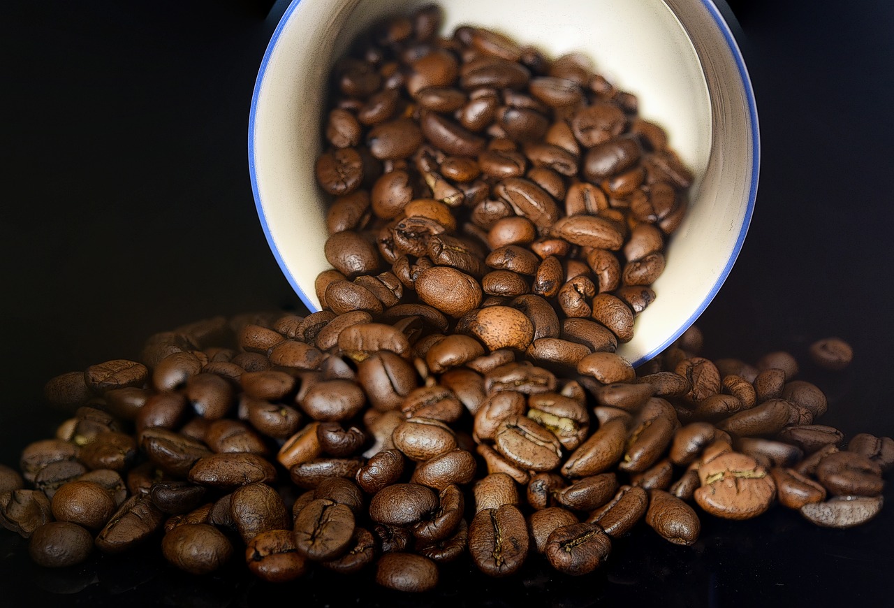 Δεν είναι μόνο η καφεΐνη που μας «ξυπνά» με τον καφέ