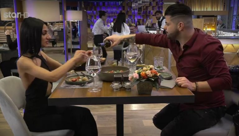 First Dates: Πήγε στο «τυφλό» ραντεβού κι έπεσε πάνω σε συνάδελφό της – «Θα μου φύγει το υαλουρονικό»