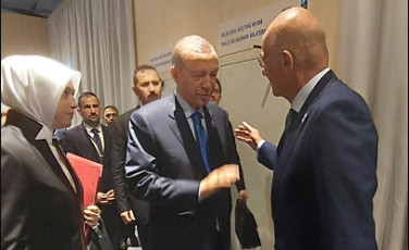 Σύντομη συνάντηση Δένδια - Ερντογάν στη σύνοδο κορυφής του ΝΑΤΟ