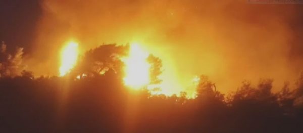 «Στα Δερβενοχώρια η πιο δύσκολη φωτιά – Προβληματισμός για το μέτωπο προς Σαρωνίδα»