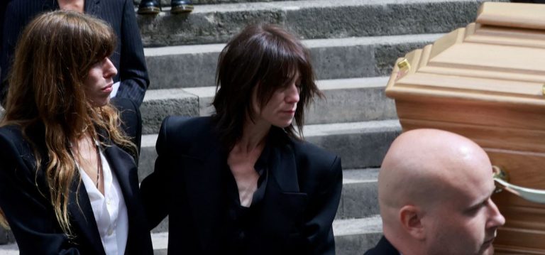 Κηδεία της Τζέιν Μπίρκιν – «Μητέρα, σε ευχαριστώ που δεν ήσουν συνηθισμένη και λογική»