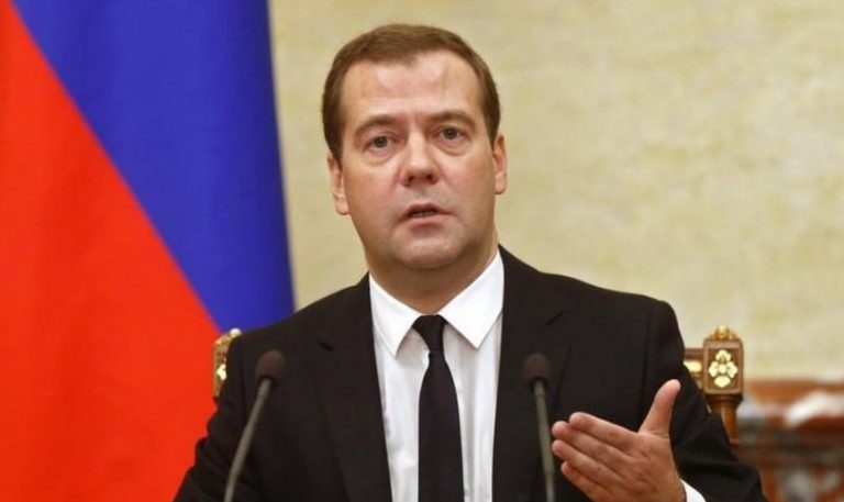 Οι πόλεμοι τελειώνουν είτε μέσω συνθήκης ειρήνης είτε μέσω χρήσης πυρηνικών όπλων, λέει ο Μεντβέντεφ