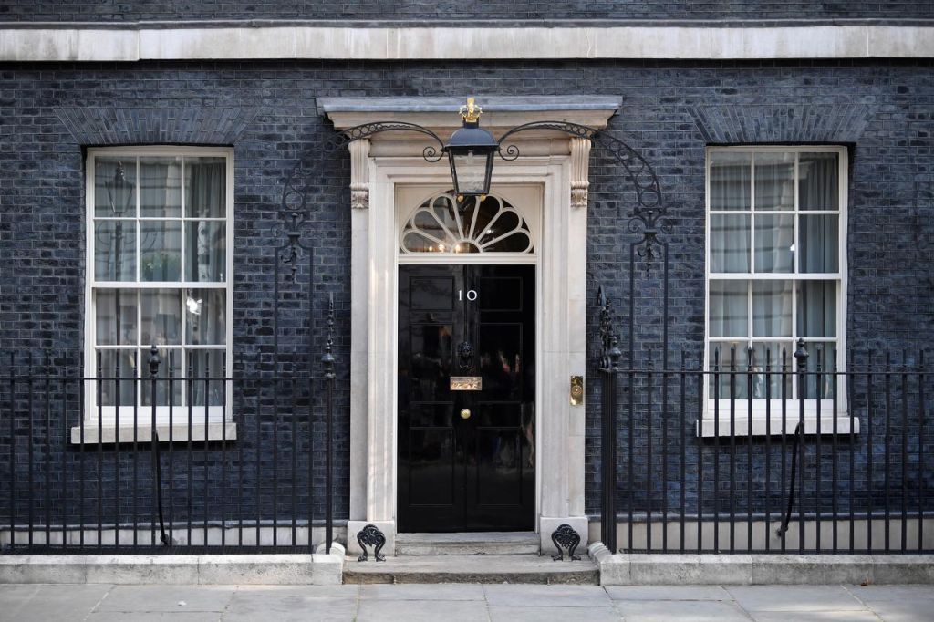 Οι Βρετανοί απηύδησαν να πληρώνουν αποτυχημένους πρωθυπουργούς