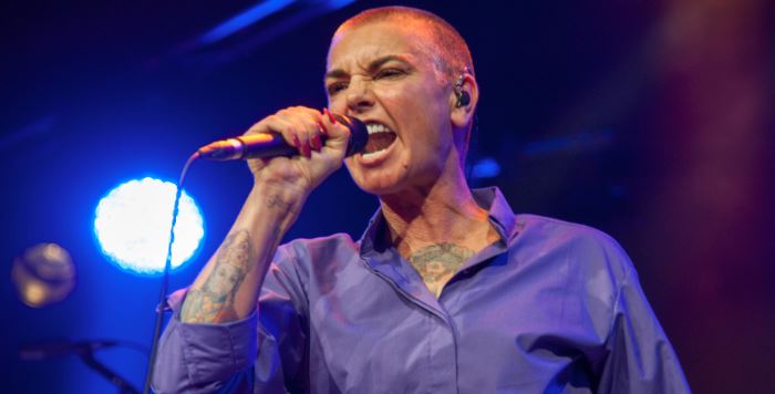 Όταν η Σινέντ Ο’ Κόνορ έσκισε μία φωτογραφία του Πάπα Ιωάννη Παύλου στην TV