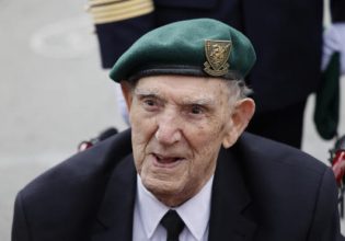 Λεόν Γκοτιέ: Πέθανε σε ηλικία 100 ετών ο τελευταίος επιζών καταδρομέας της ημέρας της Απόβασης της Νορμανδίας