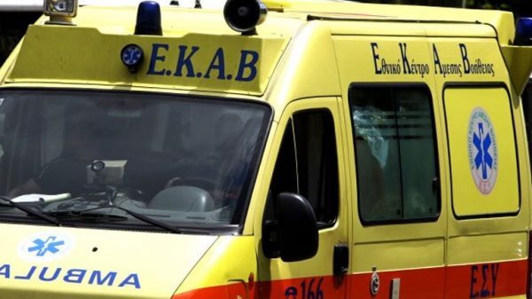 Καύσωνας: 38 περιστατικά θερμοπληξίας αντιμετώπισαν οι διασώστες του ΕΚΑΒ μέσα σε 3 ημέρες στην Αττική