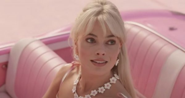 H Barbie έχει γίνει μανία – Πέρασε το Top Gun: Maverick και συνεχίζει ακάθεκτη
