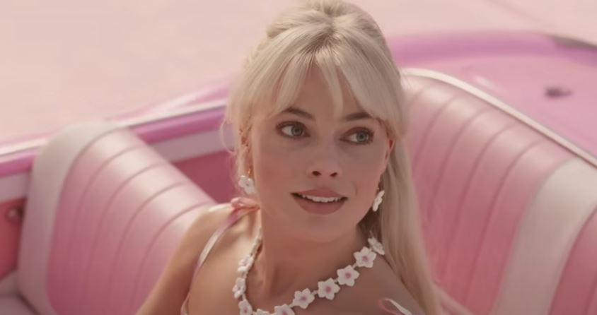 H Barbie έχει γίνει μανία – Πέρασε το Top Gun: Maverick και συνεχίζει ακάθεκτη