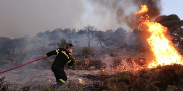 Φωτιά στην Καστοριά - Χωρίς ενεργό μέτωπο Ρόδος, Κέρκυρα και Μαγνησία