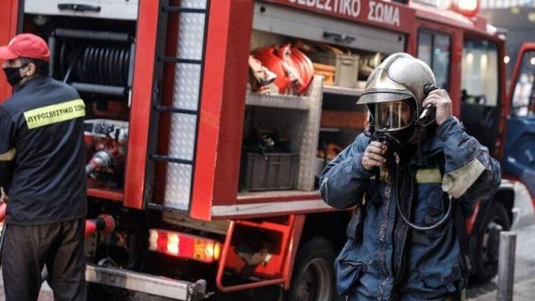 Φωτιά σε διαμέρισμα στη Γλυφάδα