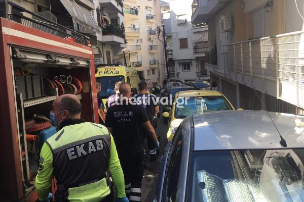 Φωτιά σε διαμέρισμα στη Θεσσαλονίκη – Στο νοσοκομείο γυναίκα