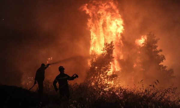 Απάτριδες, ανυπεράσπιστοι και μόνοι