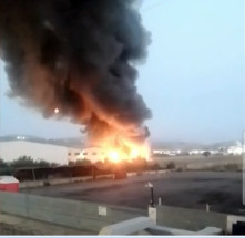 Φωτιά σε εργοστάσιο στα Οινόφυτα