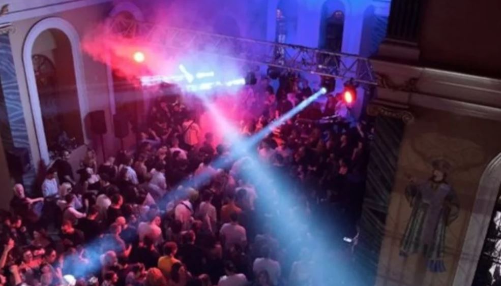 «Συγγνώμη» ζήτησε ο δήμαρχος Σμύρνης για το πάρτι μέσα σε ορθόδοξο ναό