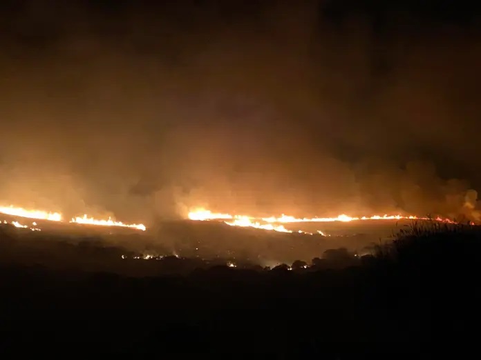 Φωτιά στη Νάξο: Ολονύχτια μάχη με τις φλόγες - Μαίνεται το πύρινο μέτωπο