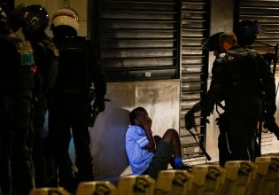 Δολοφονία 17χρονου στη Γαλλία: Νέες συγκρούσεις τη νύχτα, στο αρχηγείο της Αστυνομίας η πρωθυπουργός