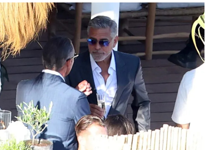 George Clooney: Απολαμβάνει τον ήλιο της Μυκόνου