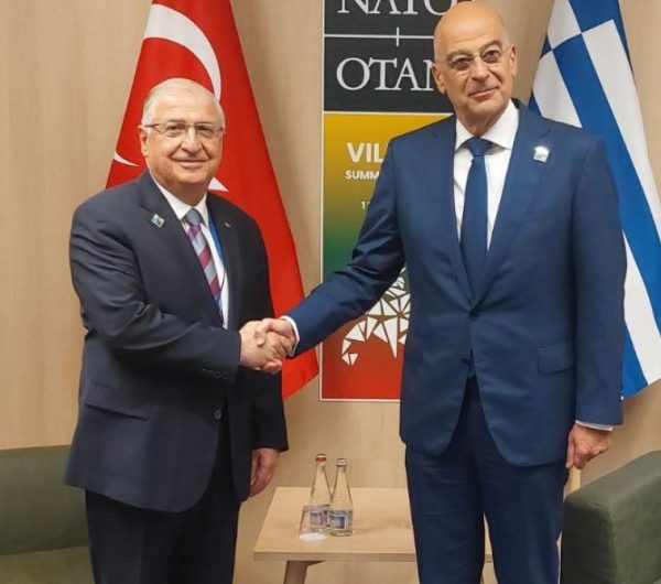 Συνάντηση Δένδια – Γκιουλέρ στο Βίλνιους