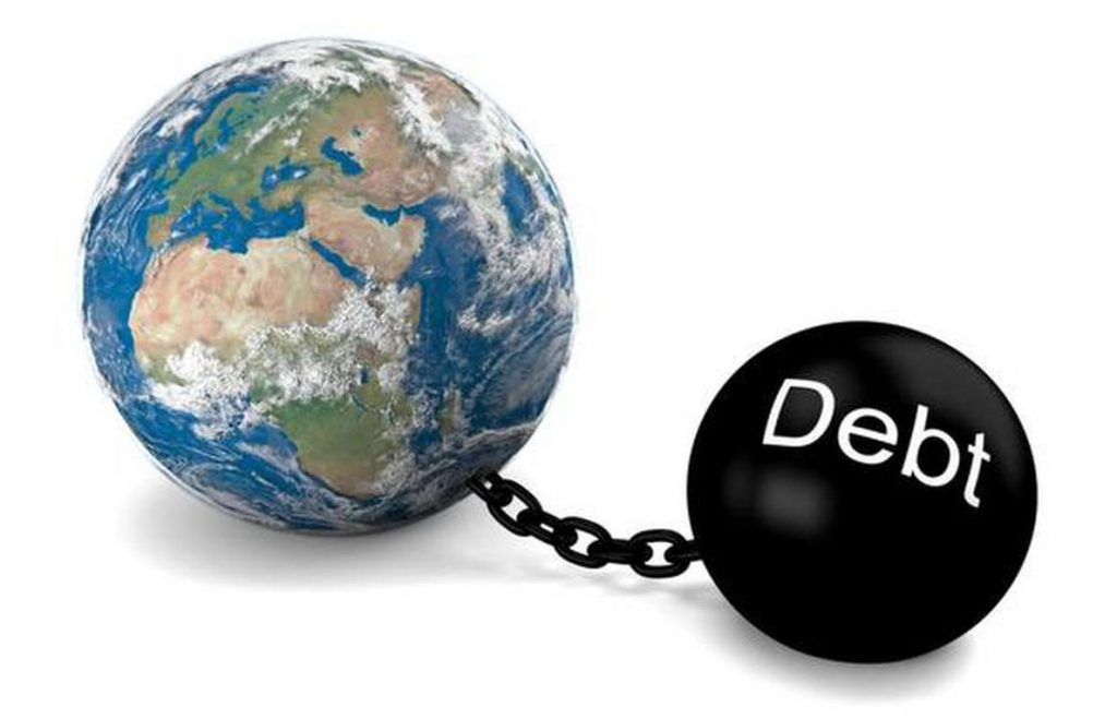 Σε ύψη ρεκόρ το χρέος: Ο πλανήτης χρωστά 92 τρισ. δολάρια – Σε κίνδυνο 3,3 δισ. άνθρωποι