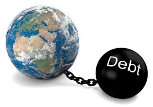 Παγκόσμιο χρέος: Ο πληθωρισμός επιβαρύνει διαρκώς τους προϋπολογισμούς των κυβερνήσεων