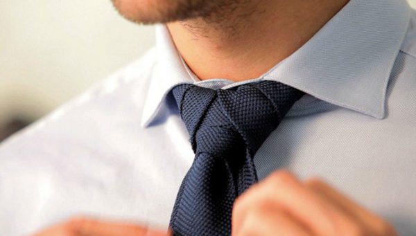 Ταλιμπάν: Απαγορεύουν τη γραβάτα γιατί θεωρείται χριστιανικό σύμβολο