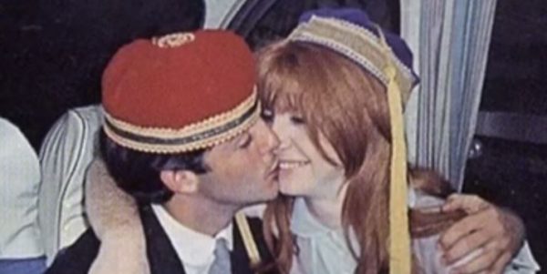 Όταν οι Beatles ήρθαν να αγοράσουν ένα ελληνικό νησί σε σχήμα κιθάρας