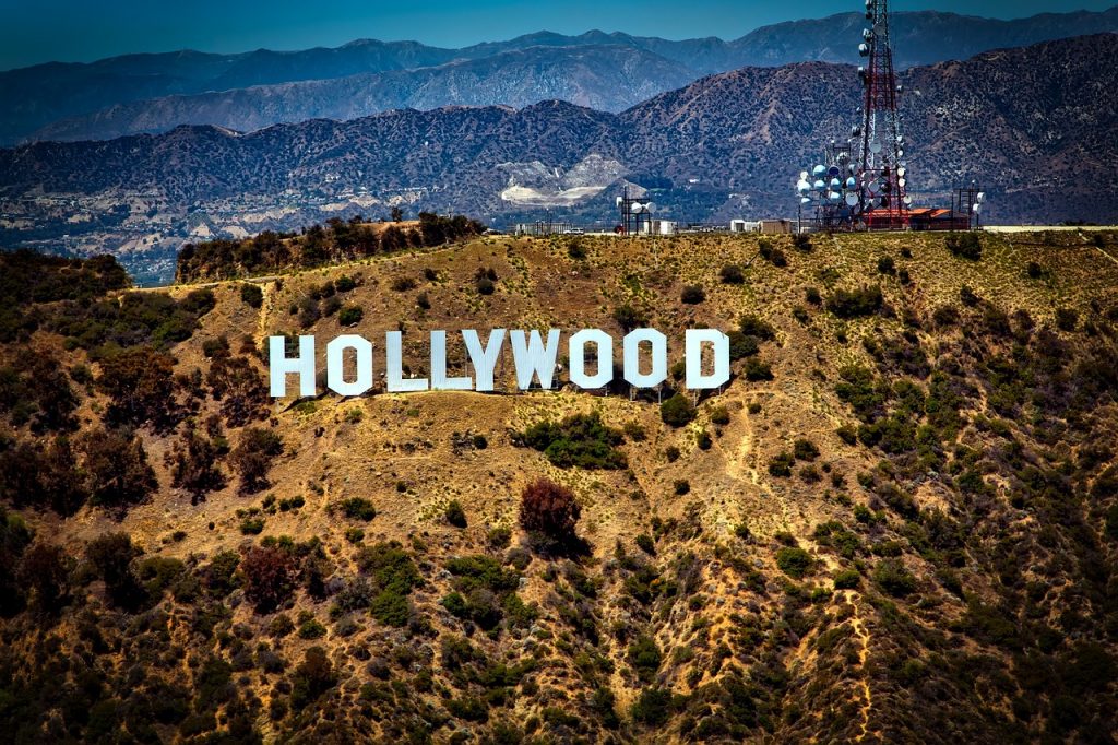 ΗΠΑ: Το Χόλιγουντ παραλύει, οι ηθοποιοί άρχισαν την απεργία τους με διαμαρτυρίες μπροστά στα μεγάλα στούντιο