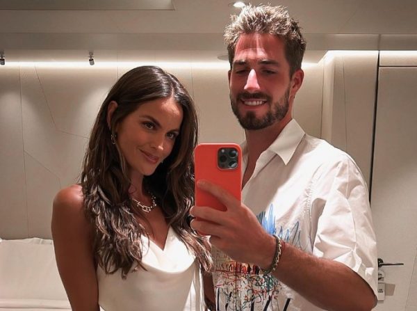 Ιζαμπέλ Γκουλάρτ: Στη Μύκονο το εντυπωσιακό μοντέλο – Γιόρτασε τα γενέθλια του συντρόφου της