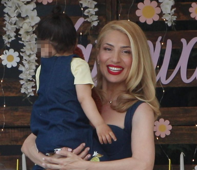 Μαρία Ηλιάκη: Με την κόρη της Κατερίνα απολαμβάνουν το καλοκαίρι