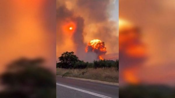 Φωτιά: Η μάχη για να αποφευχθούν τα χειρότερα στη Νέα Αγχίαλο – Τα ερωτήματα για τις εκρήξεις στα πυρομαχικά