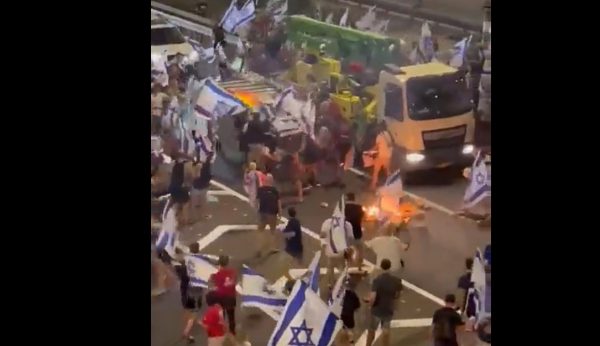 Iσραήλ: Τρεις τραυματίες από αυτοκίνητο που έπεσε πάνω στους διαδηλωτές – Συνελήφθη ο οδηγός
