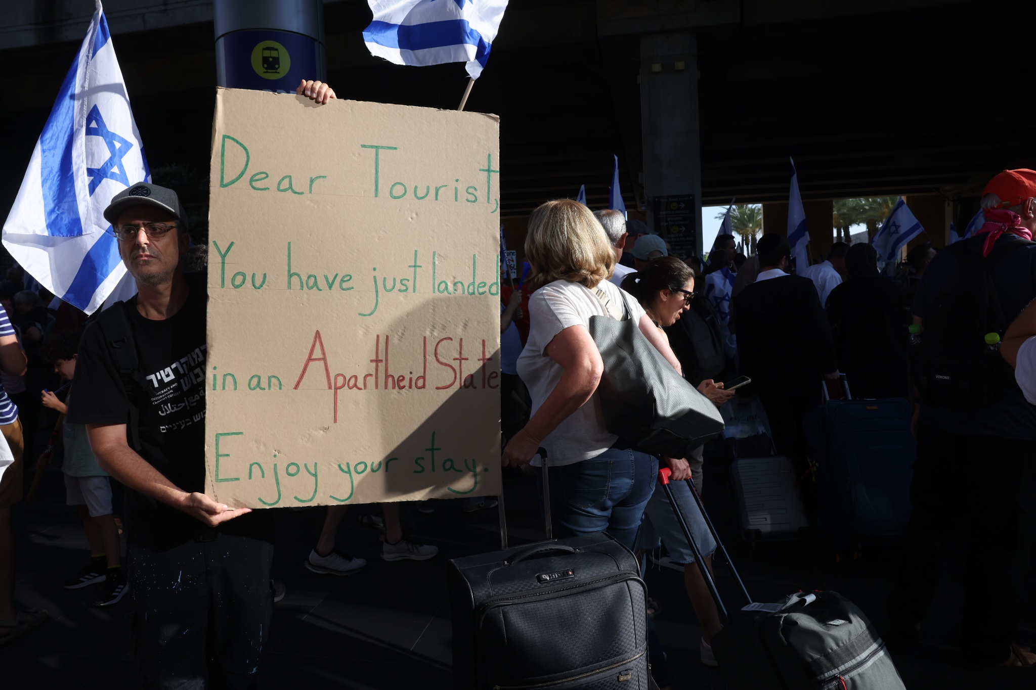 Επεισόδια στο Ισραήλ: Έκρυθμη η κατάσταση στο διεθνές αεροδρόμιο του Τελ Αβίβ - Σύγκρουση διαδηλωτών και αστυνομικών