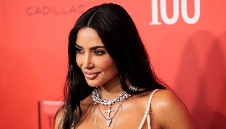 Κιμ Καρντάσιαν: Η φιγούρα που την τρόμαξε ενώ έβγαζε selfie