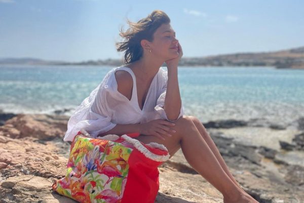 Κλέλια Ανδριολάτου: Η ομορφιά της επισκιάζει ακόμη και τη θάλασσα