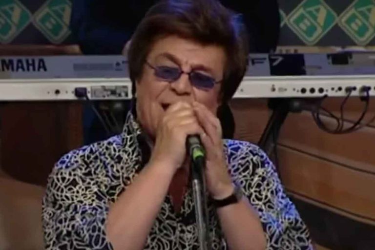 Πέθανε ο Βασίλης Κωνσταντινίδης των θρυλικών Idols