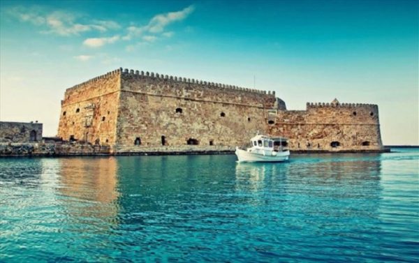 Ηράκλειο: Παιδί έπεσε από το Κούλε – Μεταφέρθηκε στα επείγοντα του ΠΑΓΝΗ