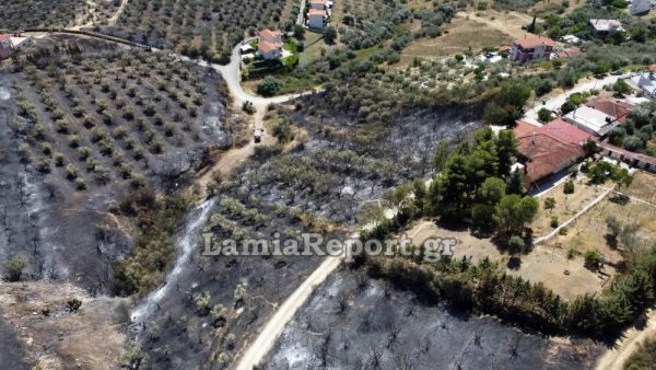 Εικόνες καταστροφής στη Λαμία μετά τη φωτιά στον Αφανό – Βίντεο από drone