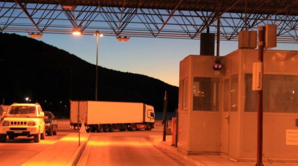 Ηγουμενίτσα: Ημιλιπόθυμοι κρυμμένοι σε φορτηγό εντοπίστηκαν τρεις μετανάστες στο λιμάνι