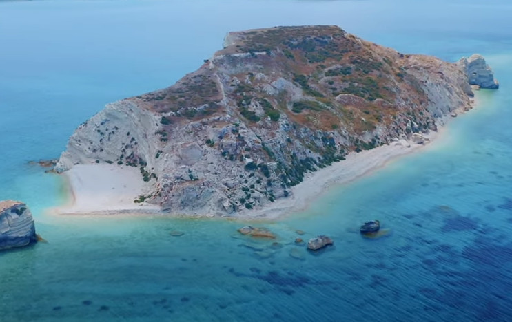 Γιατί στους Λειψούς λένε «όχι» στις πισίνες – Το εντυπωσιακό βίντεο για τα μαγευτικά σημεία του νησιού
