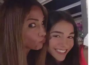 Δέσποινα Βανδή: Με τον αγαπημένο της και την κόρη της στην Κρήτη