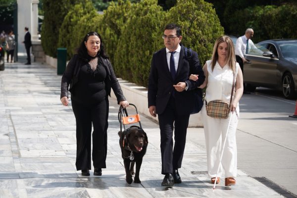 Το συμβολικό μήνυμα που έστειλε ο Γιώργος Σταμάτης στην ορκωμοσία της νέας Βουλής